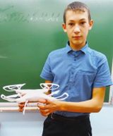 ученик 7 кл. Кузнецов П. с квадрокоптером